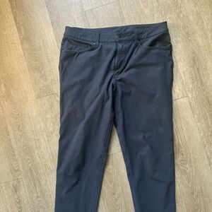 Lululemon pants in great condition. Very comfortable